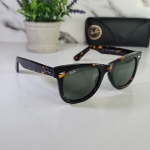 🚫 NOT AVALIABLE. Sunglasses